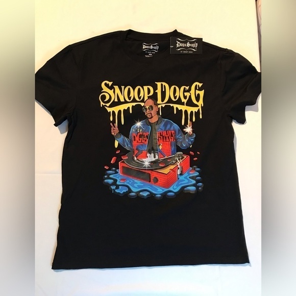 NWT SIZE MED SNOOP DOGG TSHIRT - Picture 1 of 3